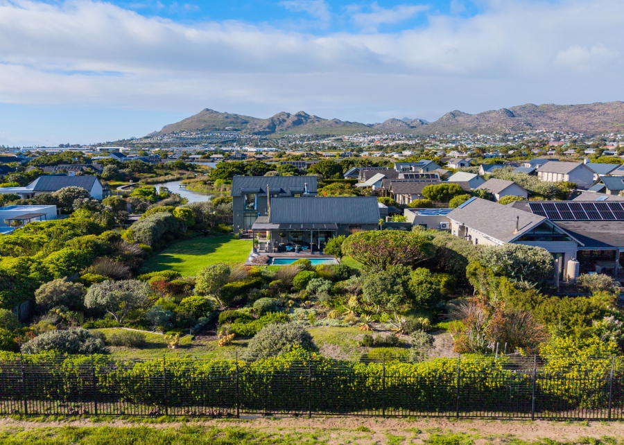 To Let 3 Bedroom Property for Rent in Lake Michelle Western Cape